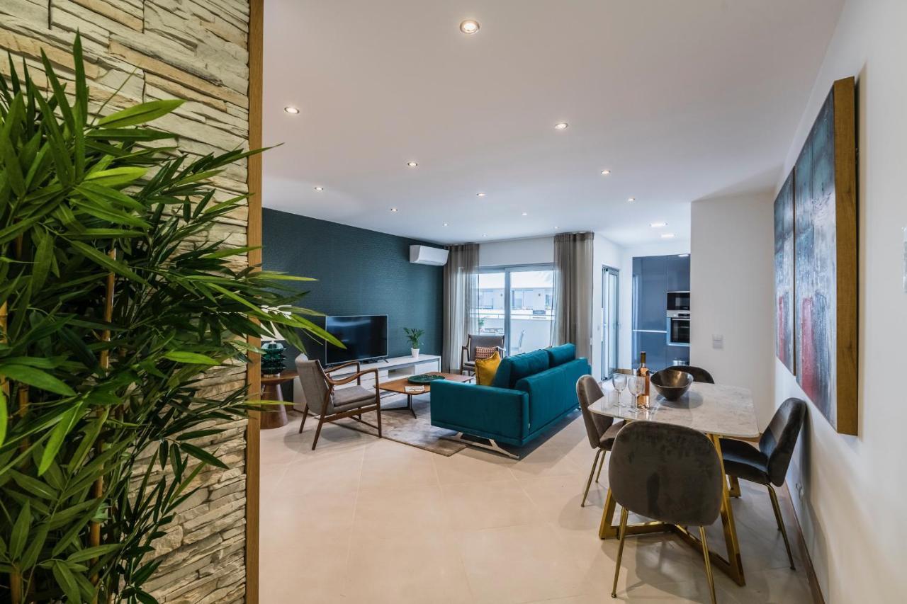 Coolhouses Lagos, 2 Bed Stylish City Flat, Rooftop Shared Pool, Clayheart Екстериор снимка