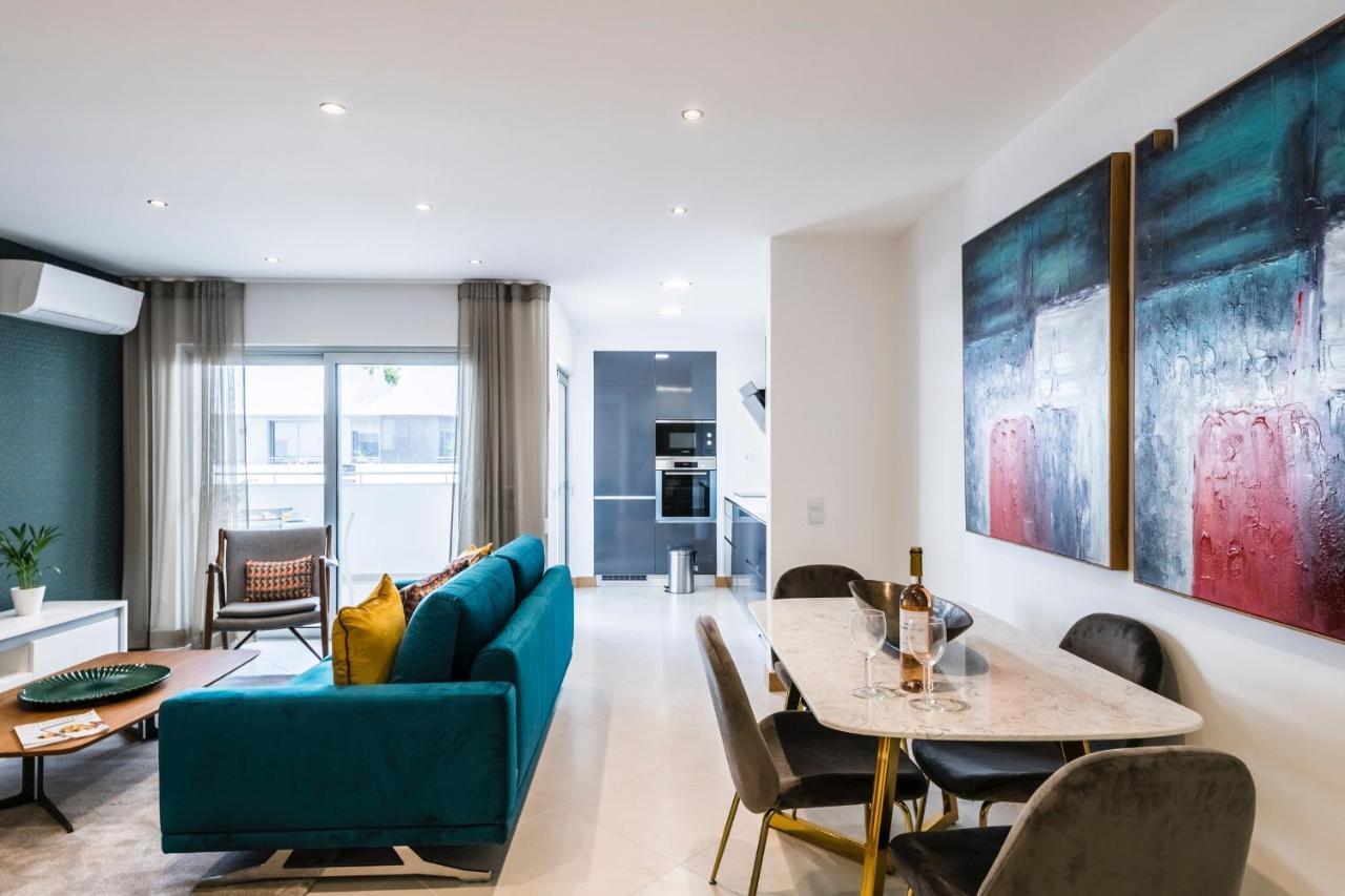 Coolhouses Lagos, 2 Bed Stylish City Flat, Rooftop Shared Pool, Clayheart Екстериор снимка