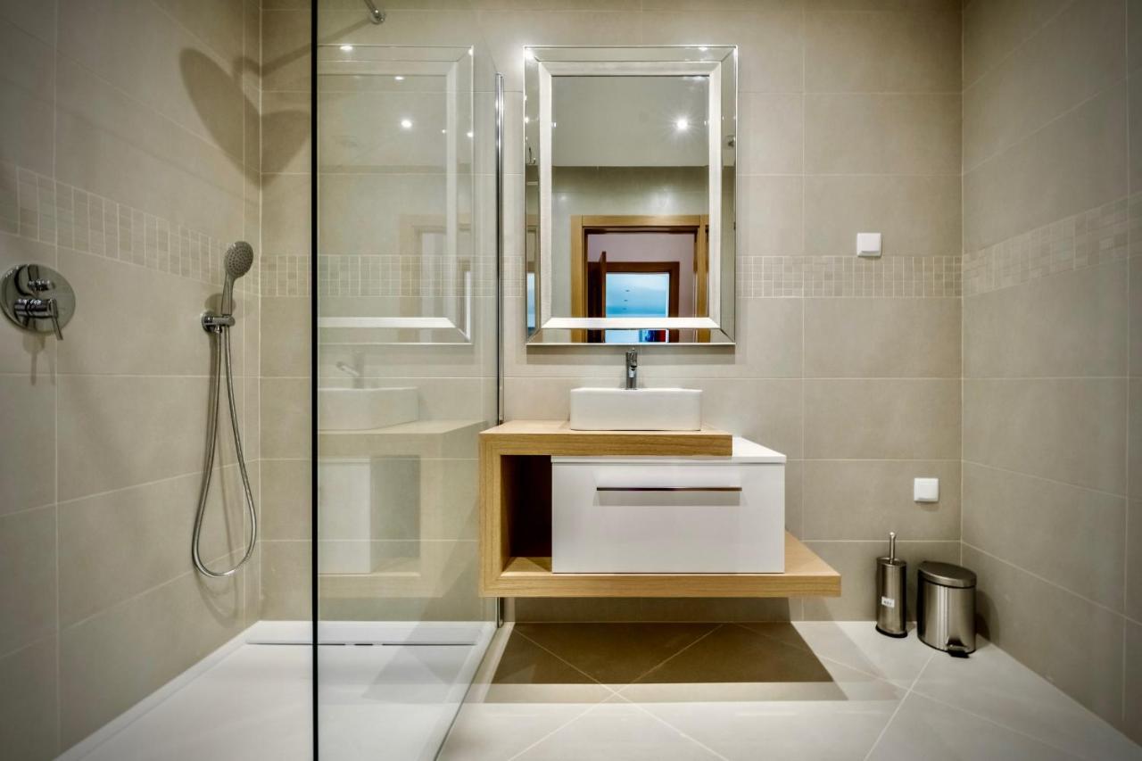 Coolhouses Lagos, 2 Bed Stylish City Flat, Rooftop Shared Pool, Clayheart Екстериор снимка