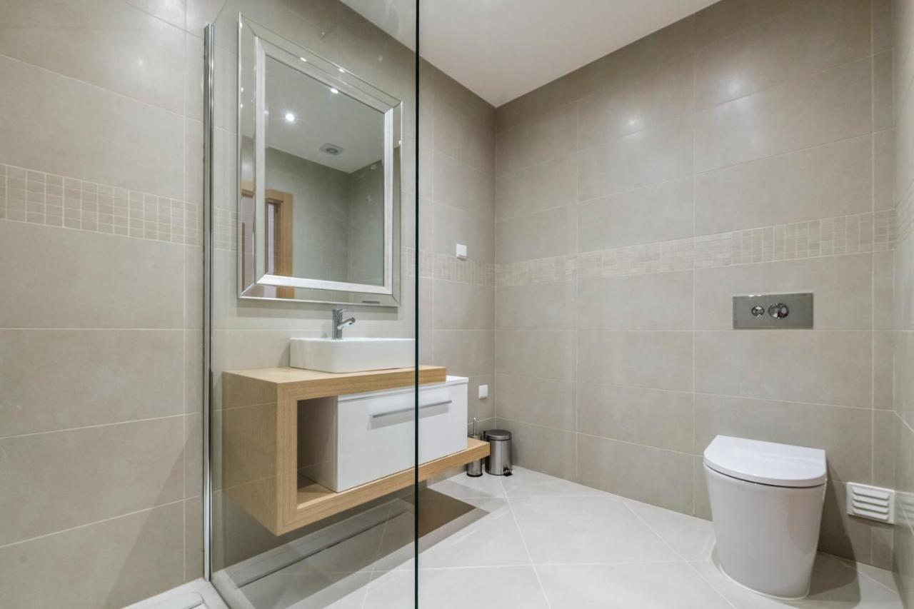 Coolhouses Lagos, 2 Bed Stylish City Flat, Rooftop Shared Pool, Clayheart Екстериор снимка