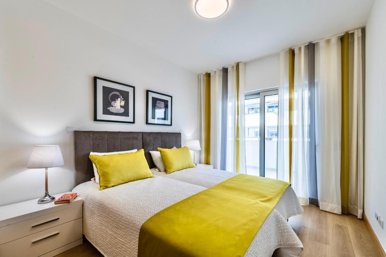 Coolhouses Lagos, 2 Bed Stylish City Flat, Rooftop Shared Pool, Clayheart Екстериор снимка