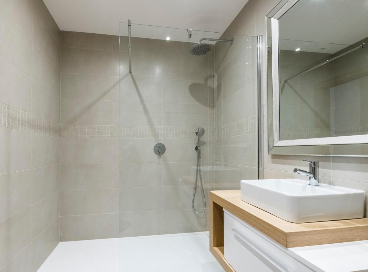 Coolhouses Lagos, 2 Bed Stylish City Flat, Rooftop Shared Pool, Clayheart Екстериор снимка