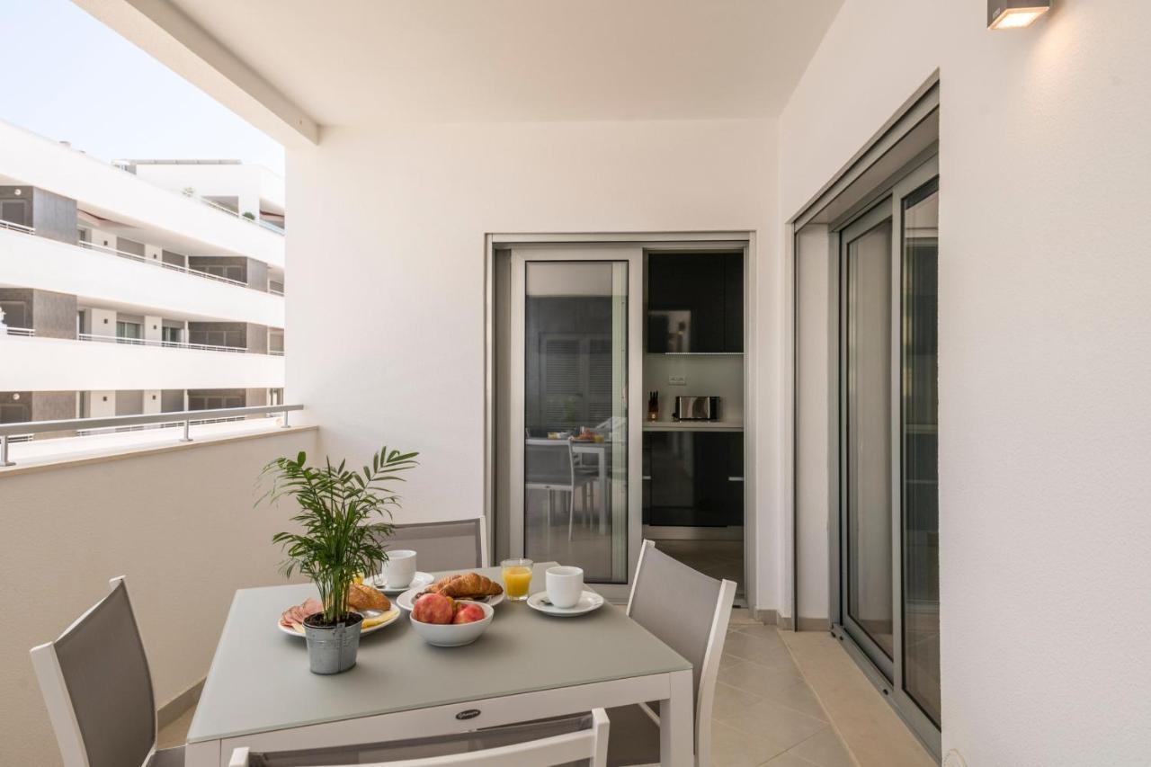 Coolhouses Lagos, 2 Bed Stylish City Flat, Rooftop Shared Pool, Clayheart Екстериор снимка